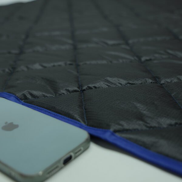 Detail-07 Waterproof Lightweight Portable Outdoor Picnic Mat for Family Camping
