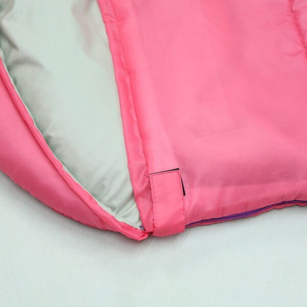 kids-sleeping-bag-inner-lining Grey inner lining and pink fabric edge of kids sleeping bag