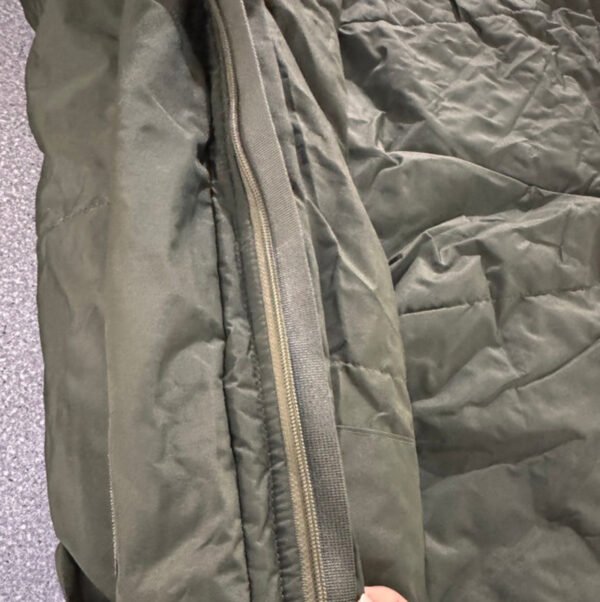 synthetic-sleeping-bag-zipper-detail Zipper and inner lining detail of synthetic sleeping bag